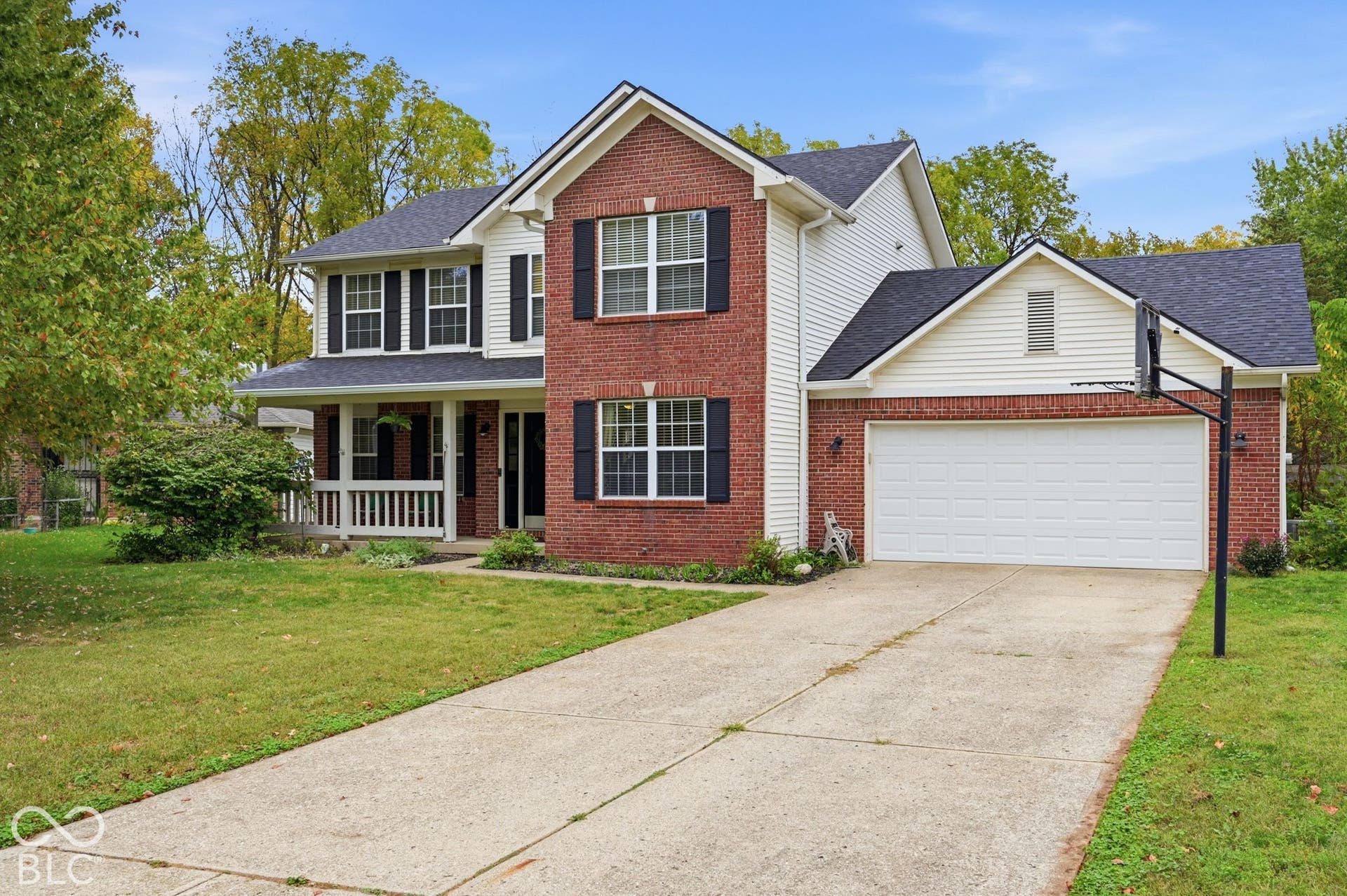 Long Concrete Driveway Offers Plenty Of Parking!