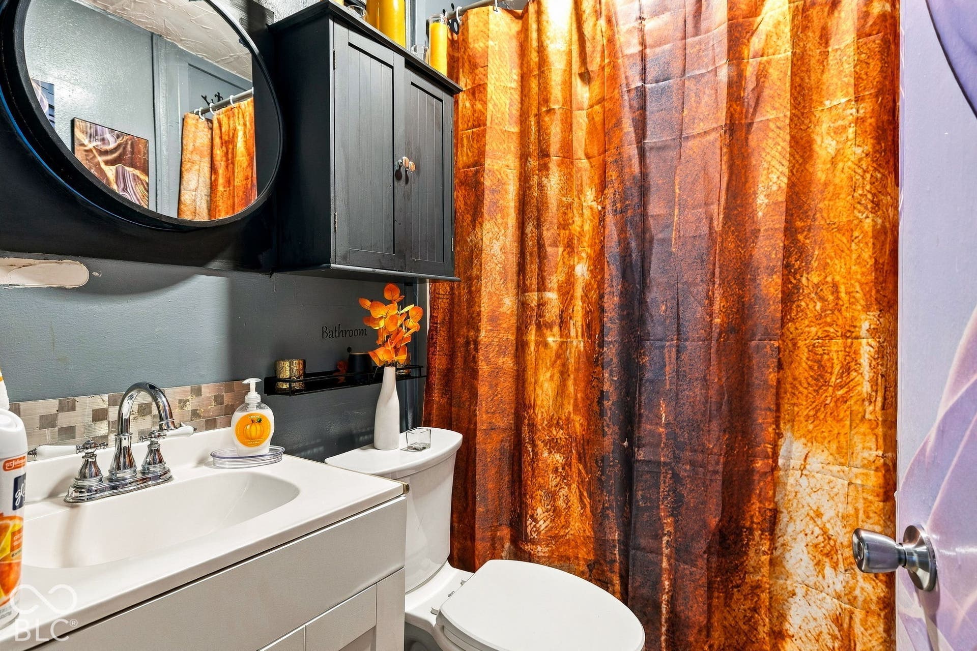1912: Bathroom