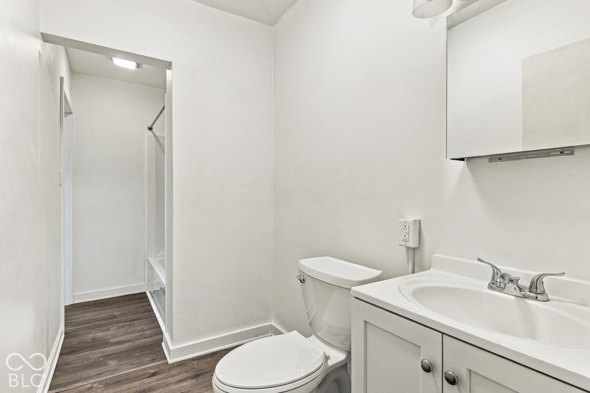 1910: Bathroom