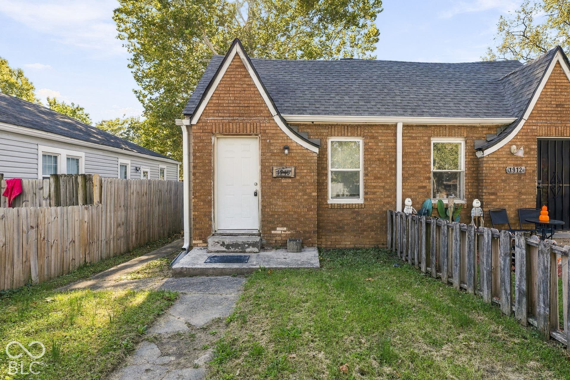 1910 Oxford: 2 Bedroom Unit