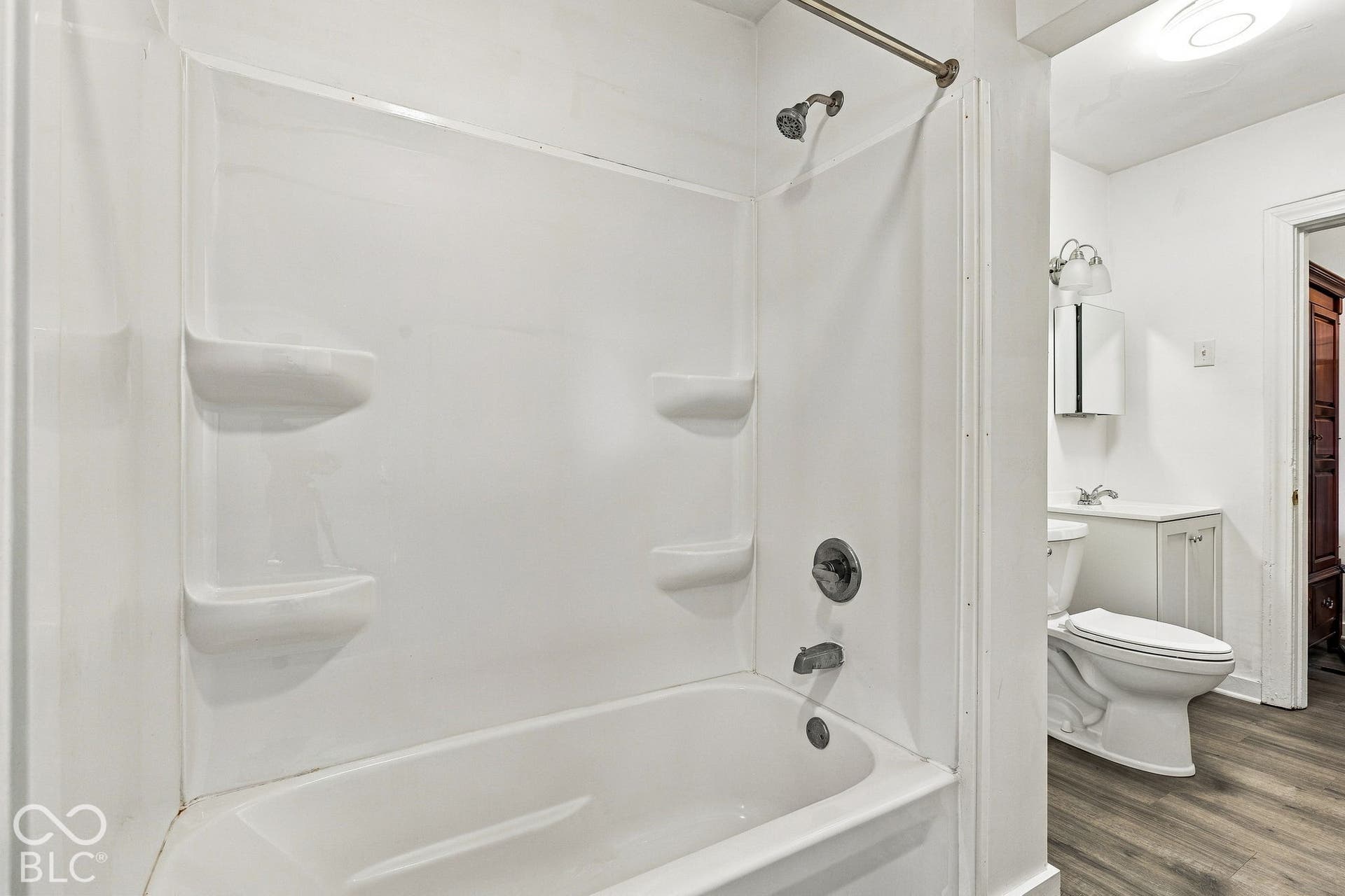 1910: Bathroom