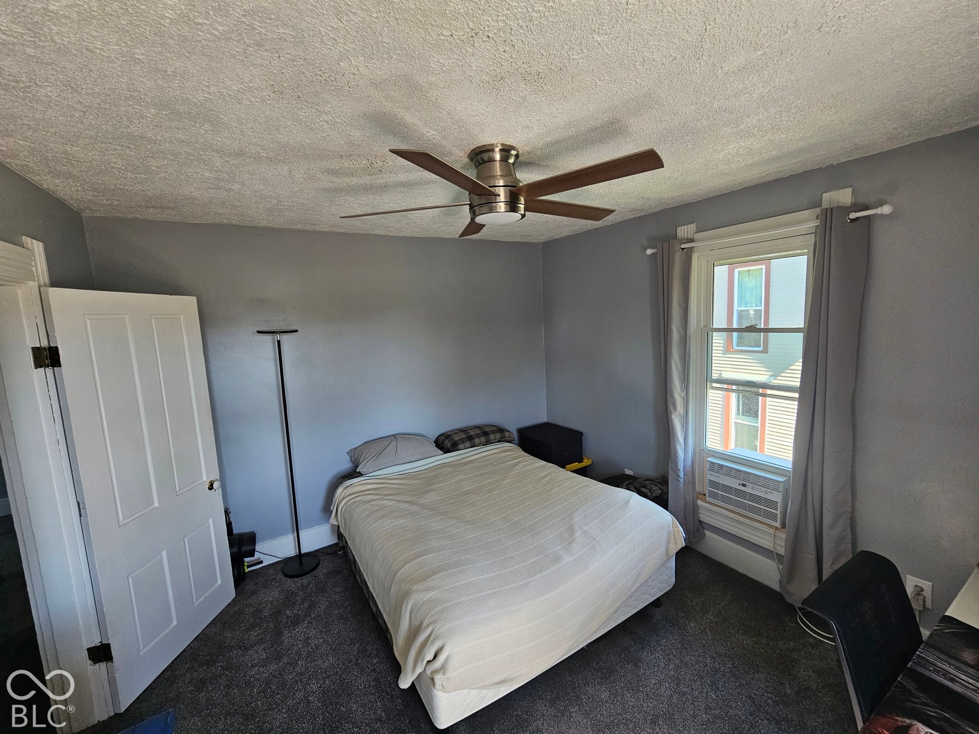 917 W 8th Street, Anderson, IN 46016 Ceiling fan with integrated lighting