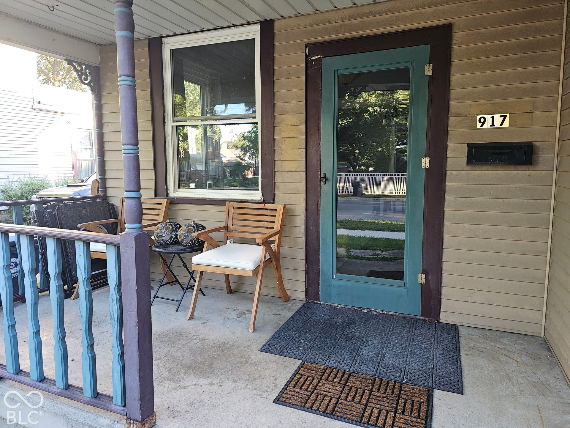 917 W 8th Street, Anderson, IN 46016 Covered front porch with concrete flooring