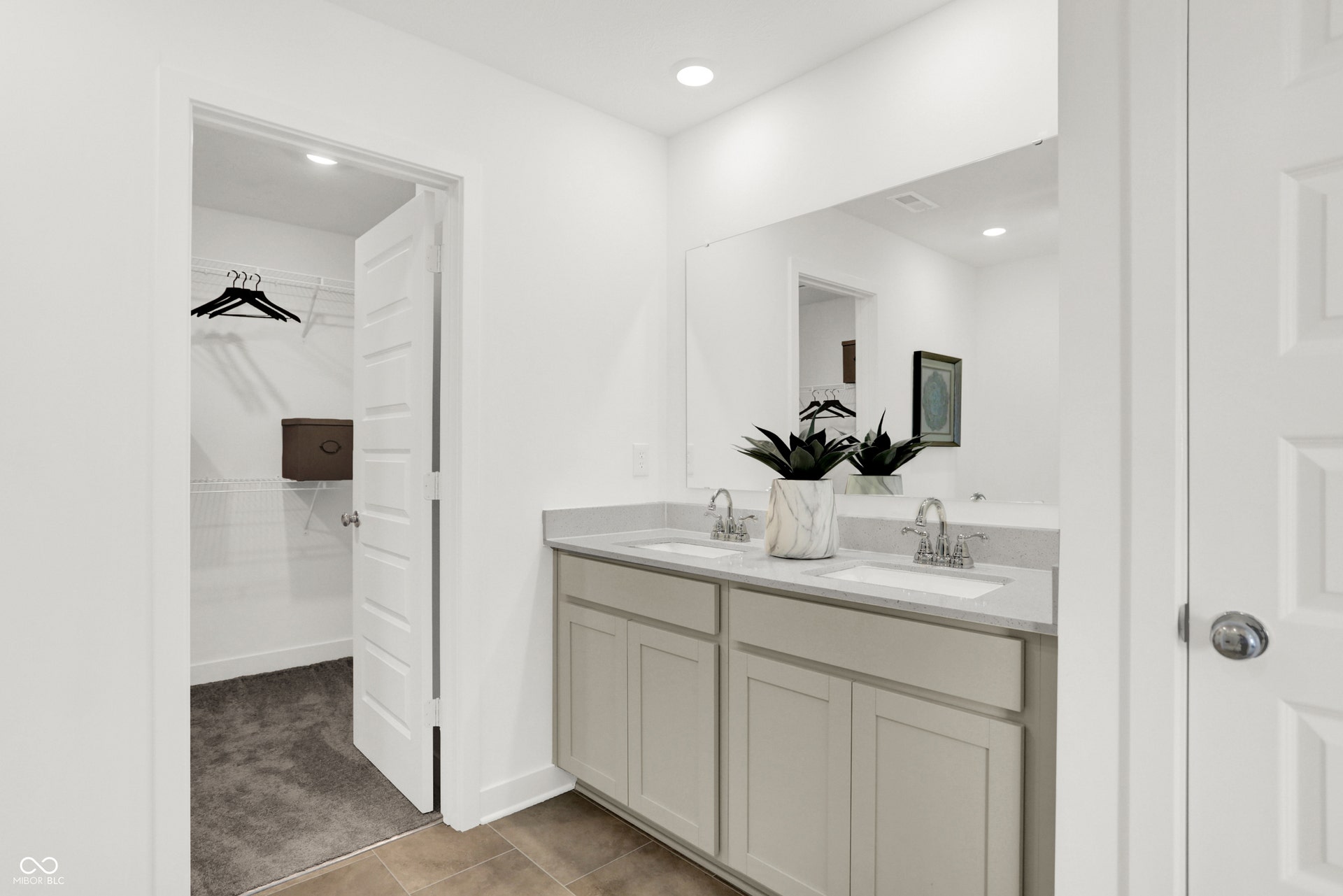 904 Drummond Court, Greenwood, IN 46143