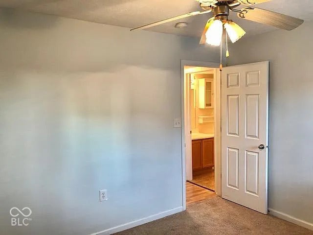 Ceiling fan with integrated lighting