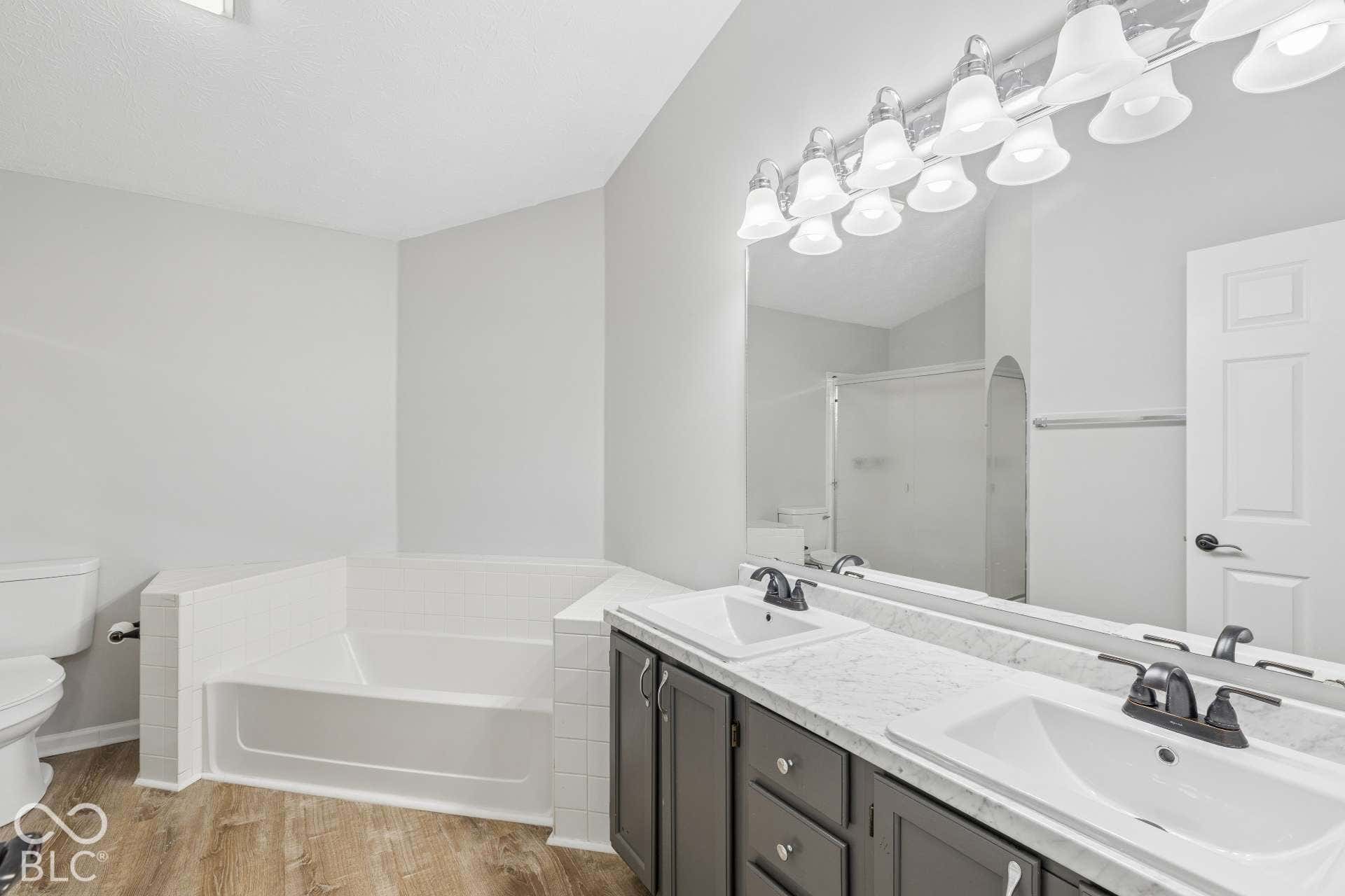 11076 Oakridge Drive, Fishers, IN 46038