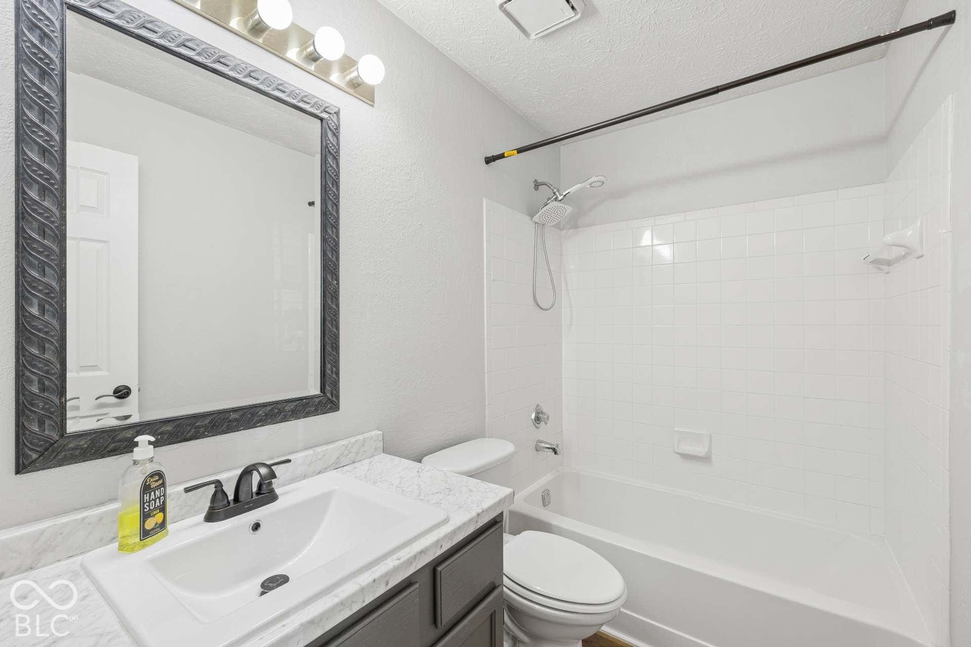 11076 Oakridge Drive, Fishers, IN 46038
