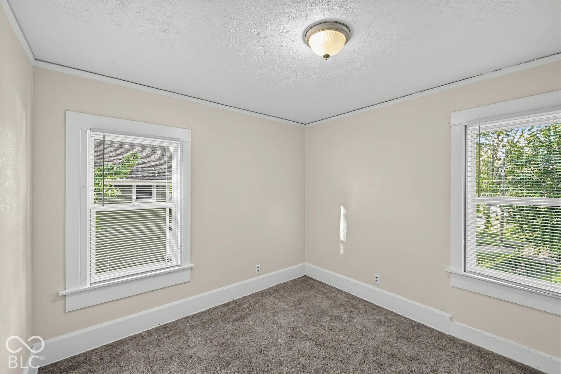 1031 College Street, South Bend, IN 46628