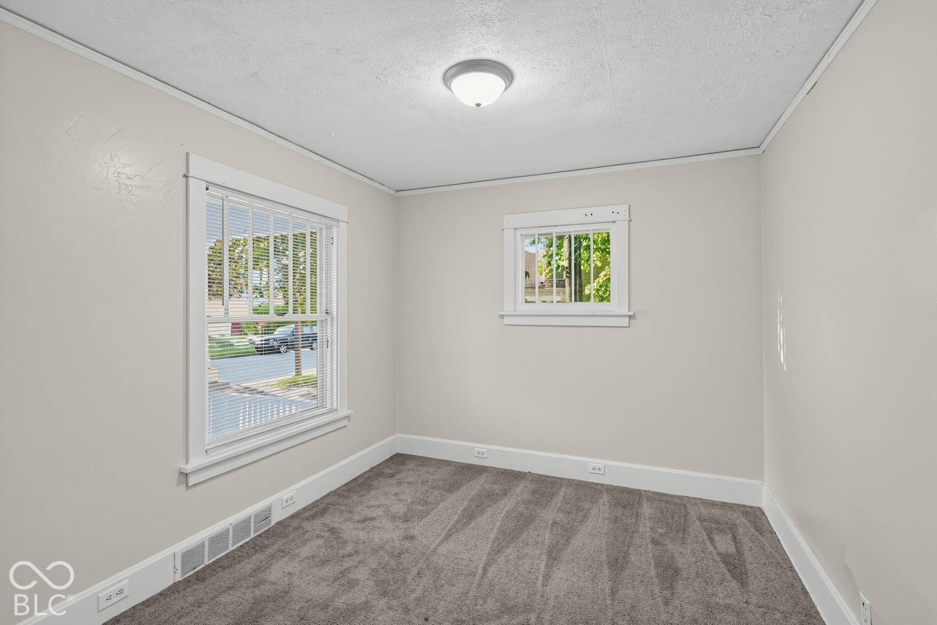 1031 College Street, South Bend, IN 46628