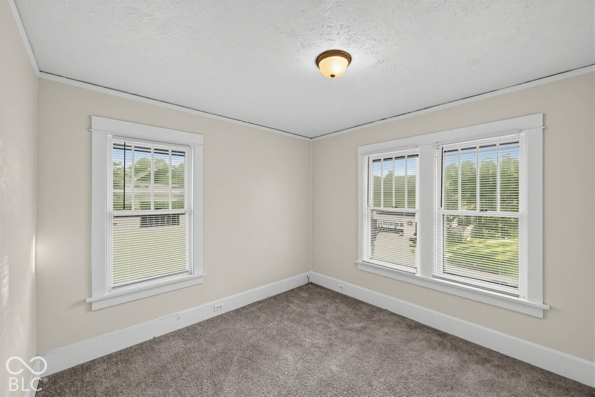 1031 College Street, South Bend, IN 46628