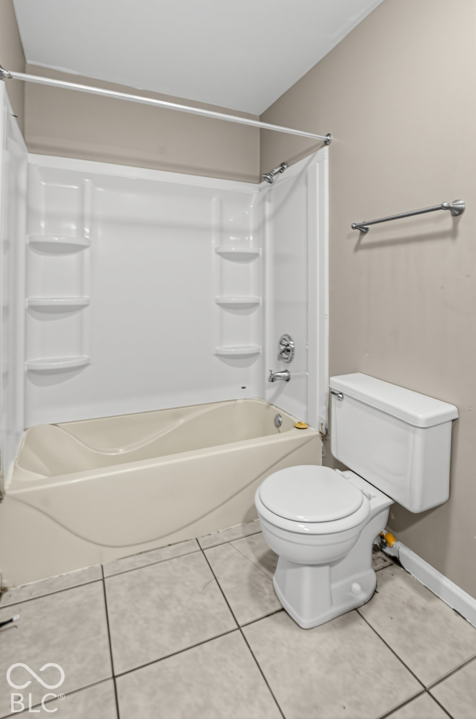 9207 Rochelle Drive, Indianapolis, IN 46235