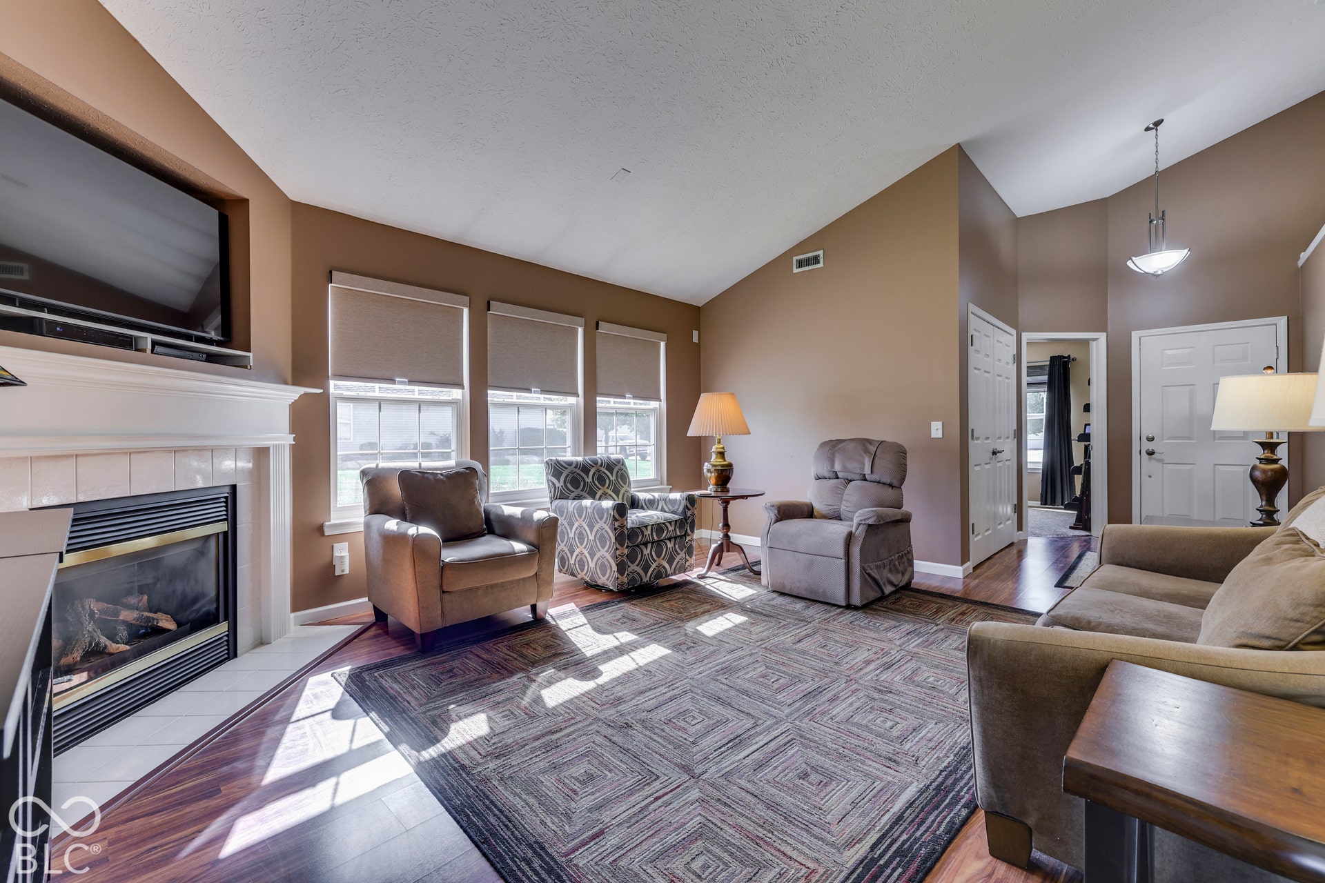 1031 Lincoln Park West Drive, Greenwood, IN 46142