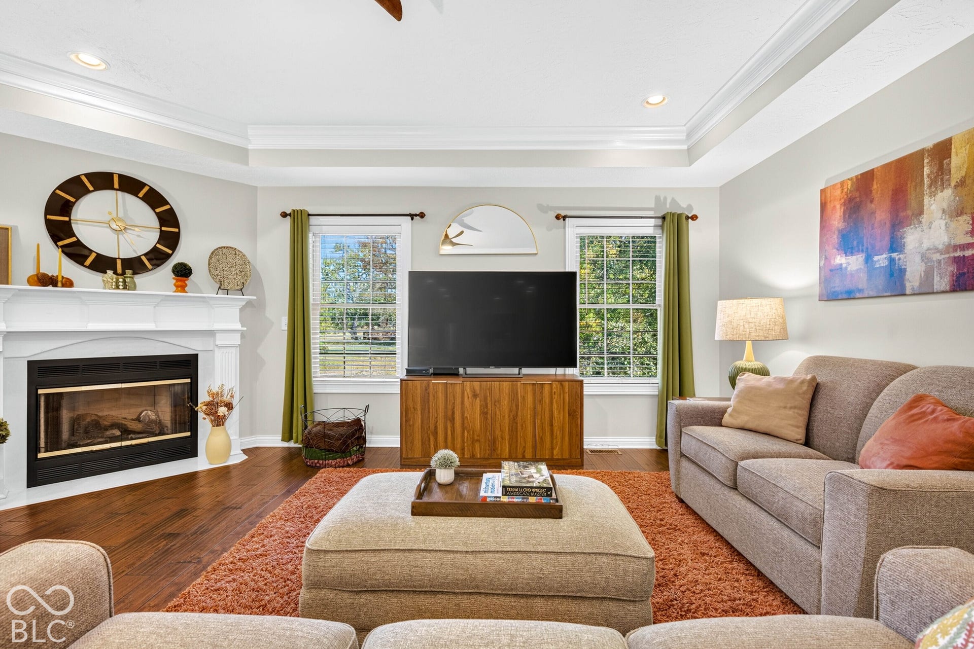 Tray ceiling with recessed lighting