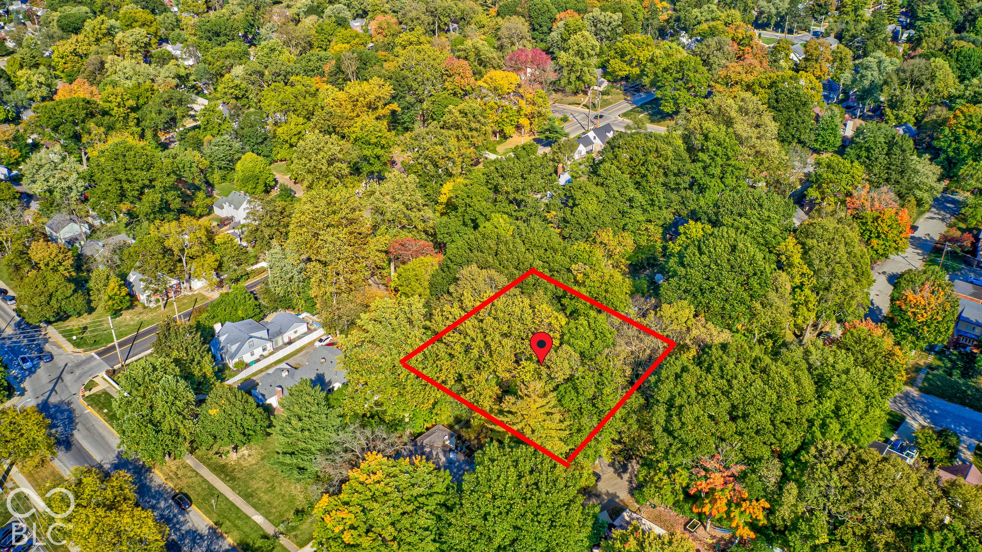 Aerial view of the lot, outlined in red, under a full canopy of mature trees in north Butler-Tarkington.
