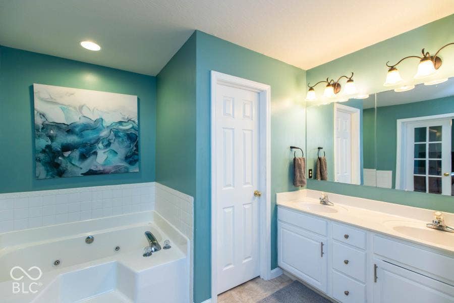 Dual sinks, tub, and shower stall