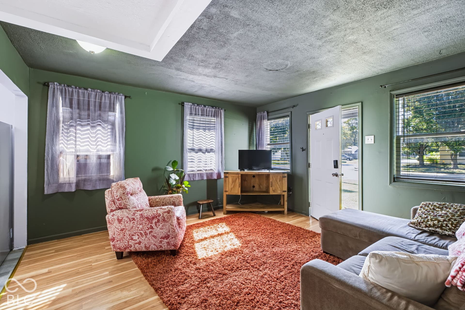 2101 Sharon Avenue, Indianapolis, IN 46222 Hardwood-style flooring throughout