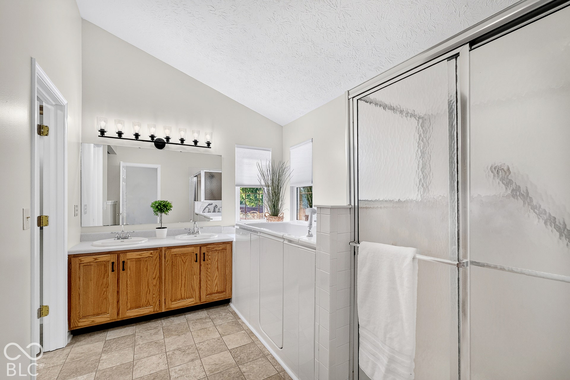 12718 Slippery Rock Road, Indianapolis, IN 46236 Primary Bathroom