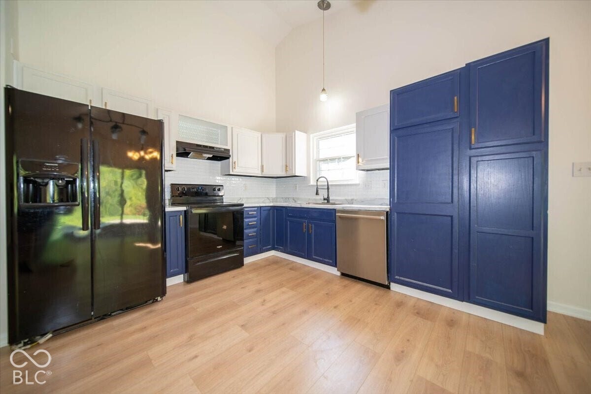 1142 Crestwood Drive, Greenwood, IN 46143