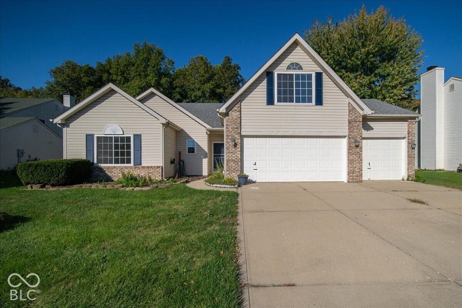 Property photo for 1142 Crestwood Drive, Greenwood, IN