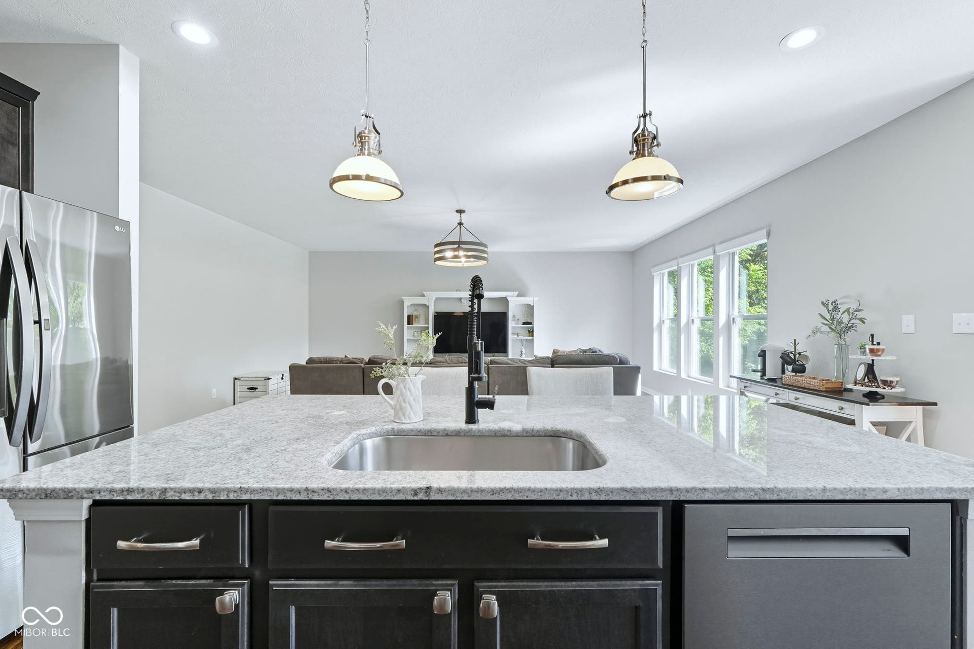 Kitchen center island