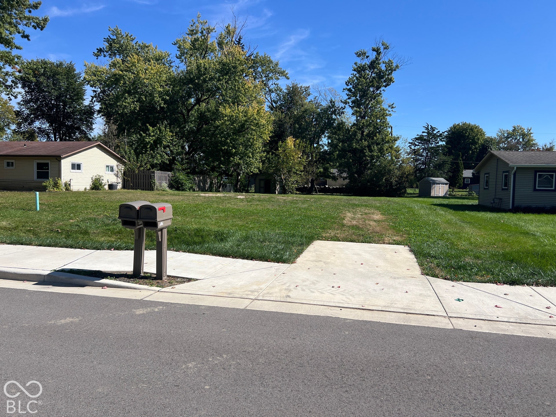 1013 W Auman Drive, Carmel, IN 46032 1013 W Auman Drive, Carmel, IN 46032