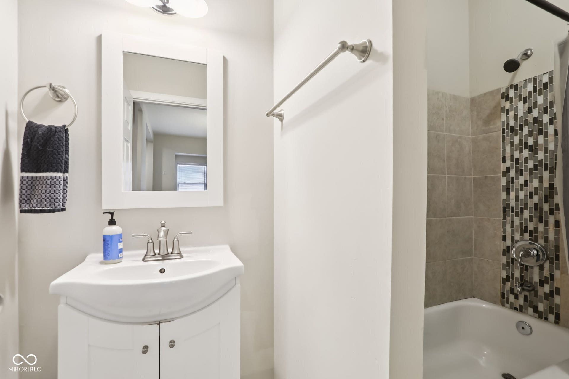 729 E Morris Street, Indianapolis, IN 46203 full bath featuring vanity and shower combination