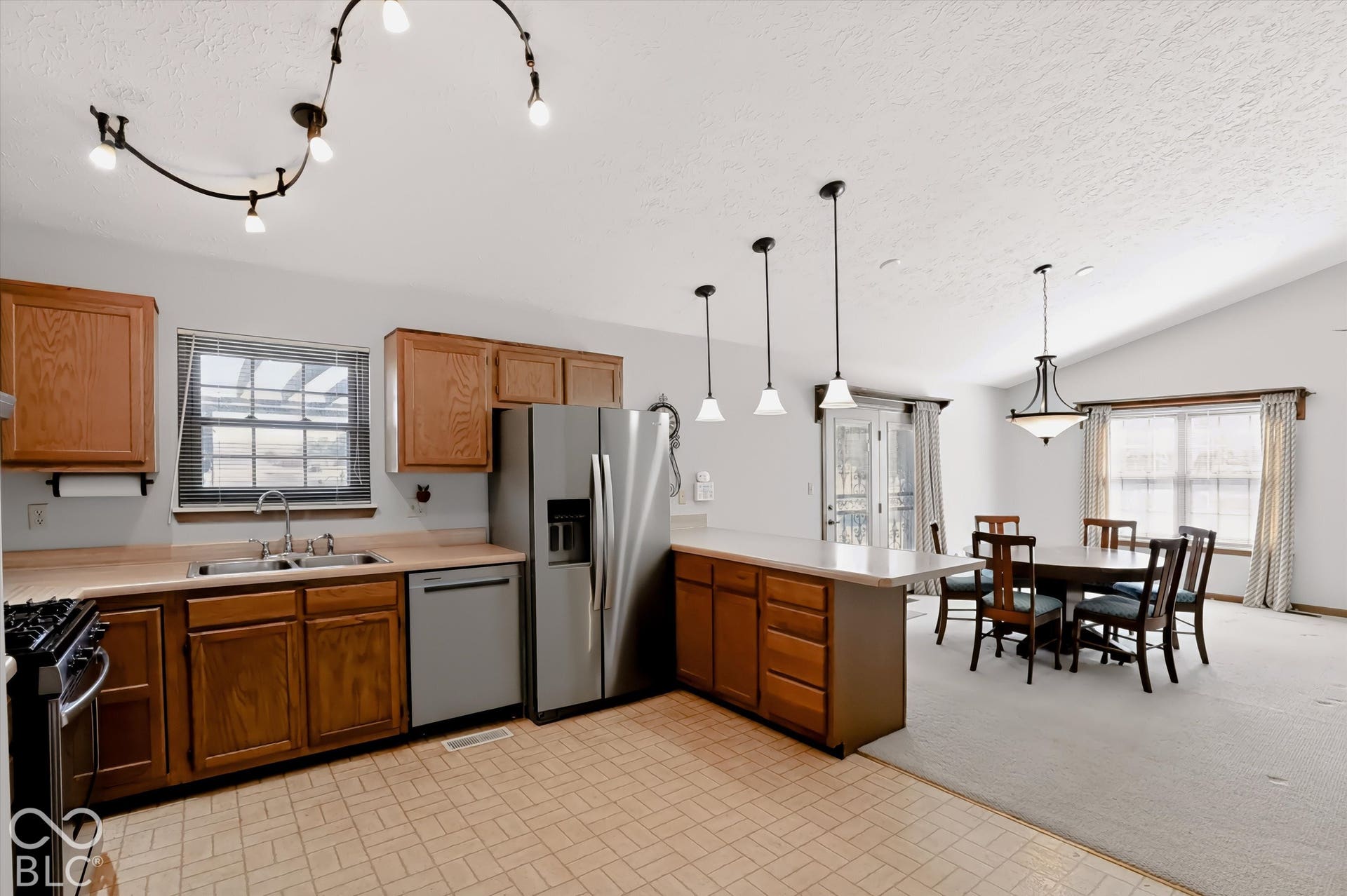 187 Early Bird, Greenwood, IN 46143 Kitchen