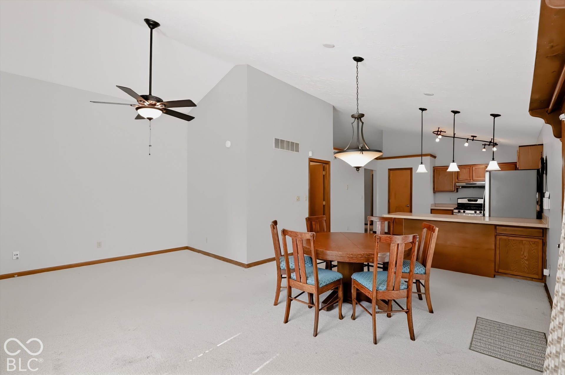 187 Early Bird, Greenwood, IN 46143 Dining Area