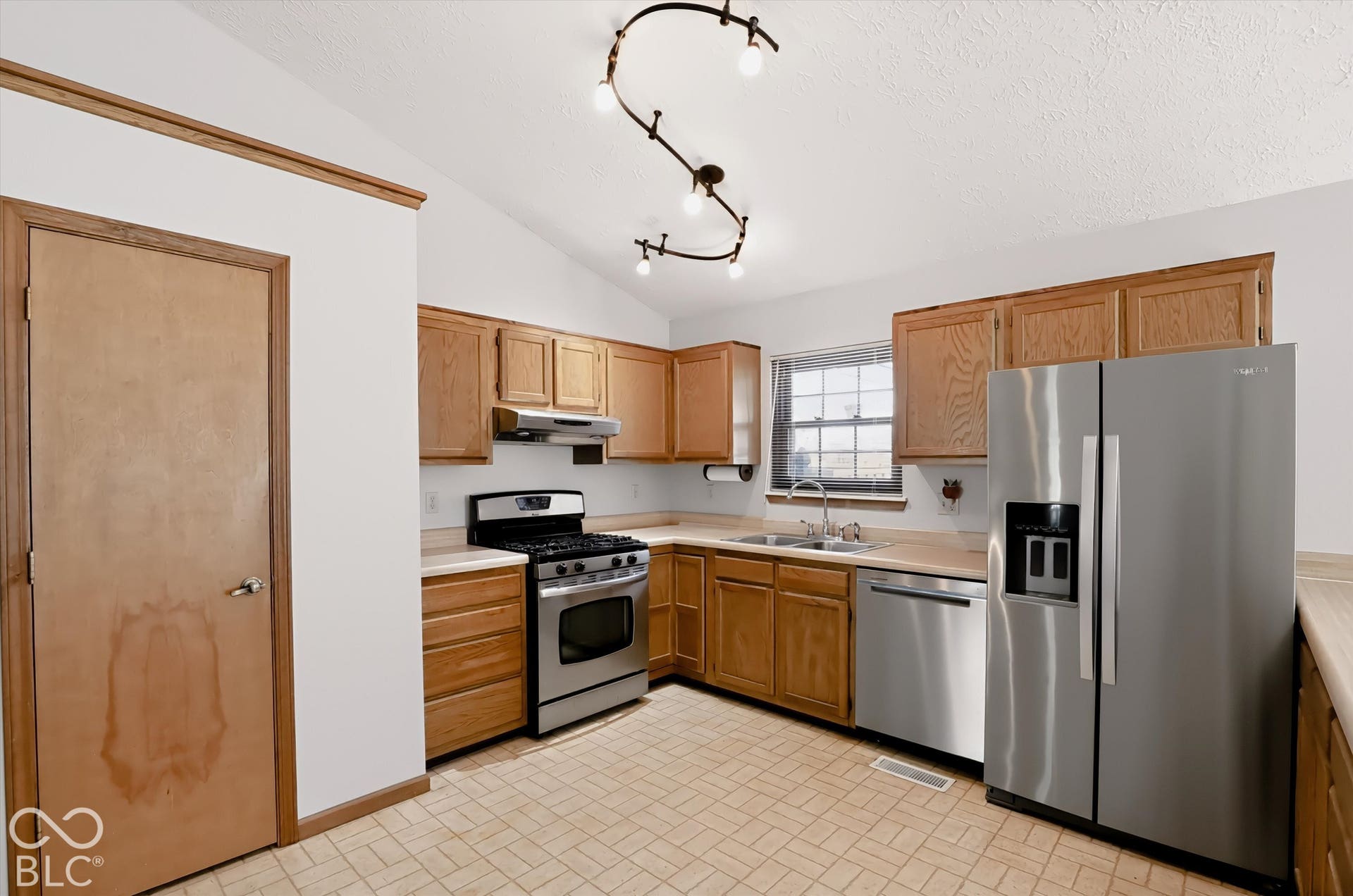 187 Early Bird, Greenwood, IN 46143 Kitchen