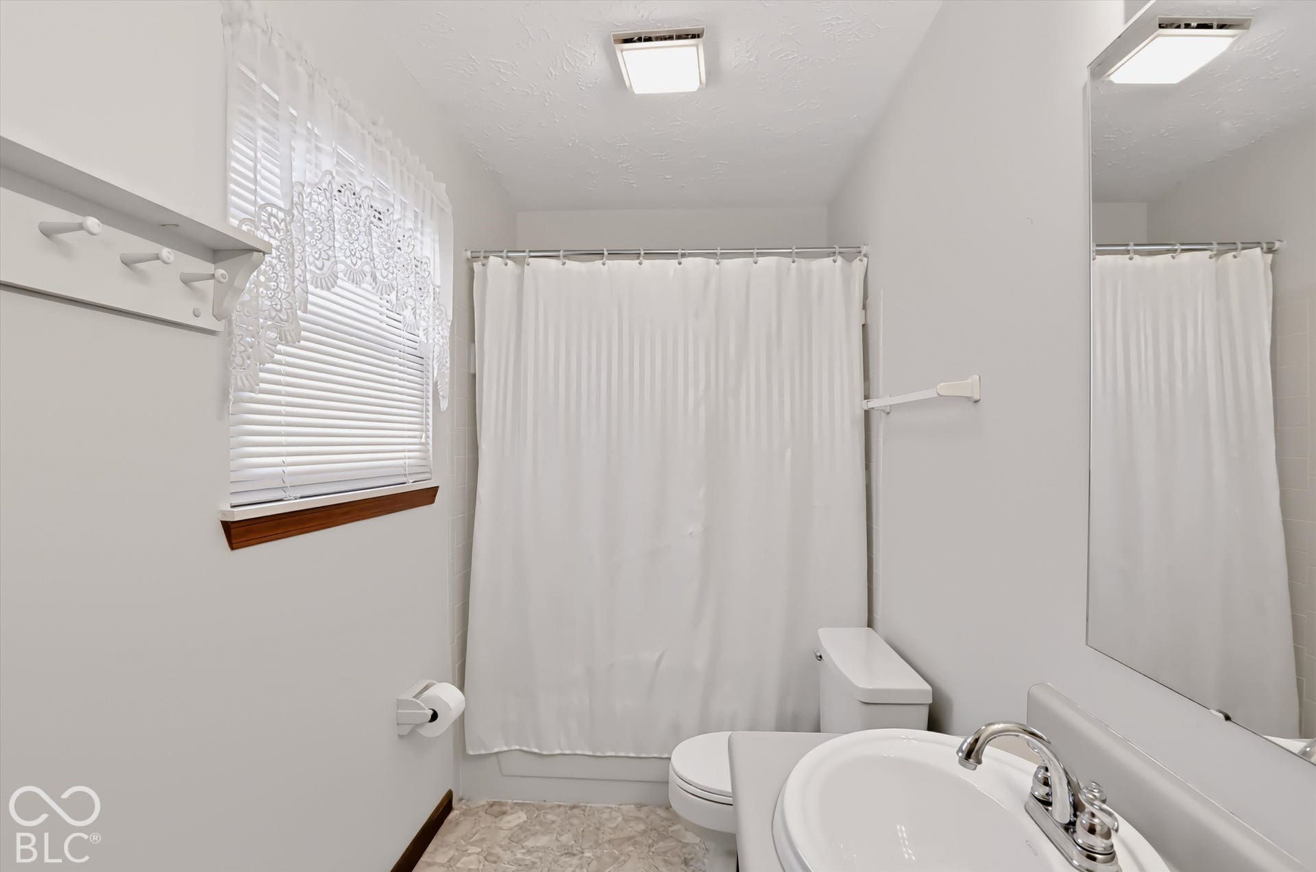 187 Early Bird, Greenwood, IN 46143 Primary Bathroom