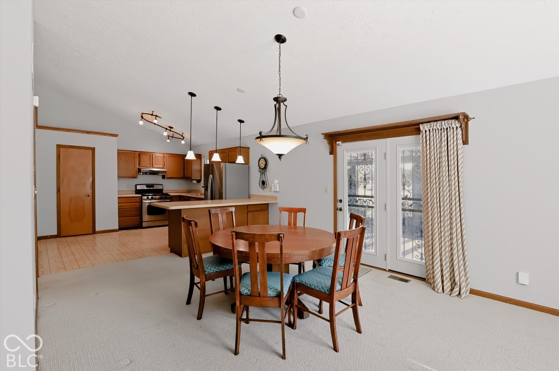 187 Early Bird, Greenwood, IN 46143 Dining Area