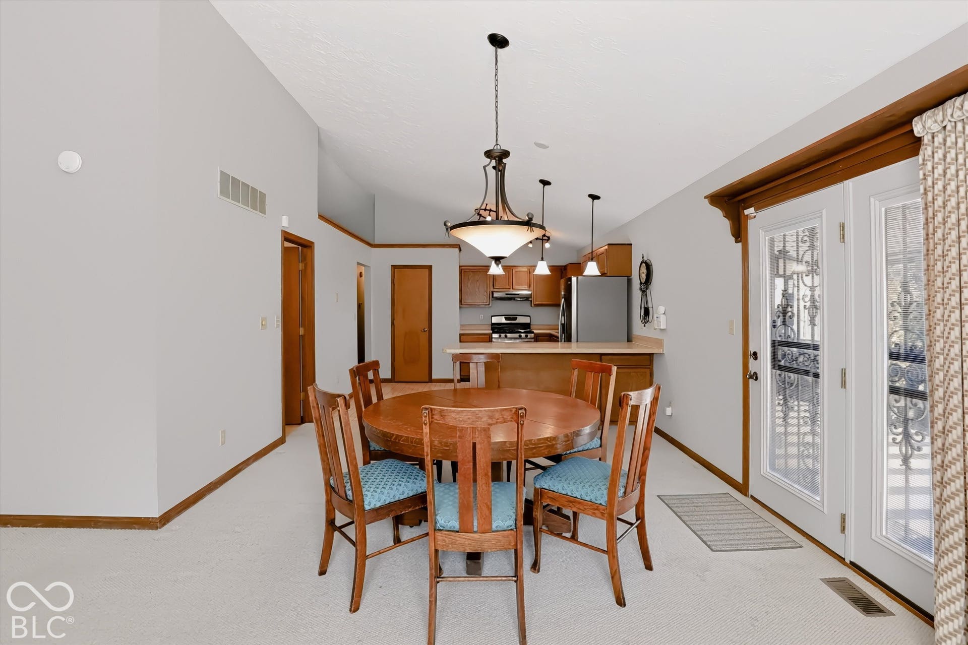 187 Early Bird, Greenwood, IN 46143 Dining Area