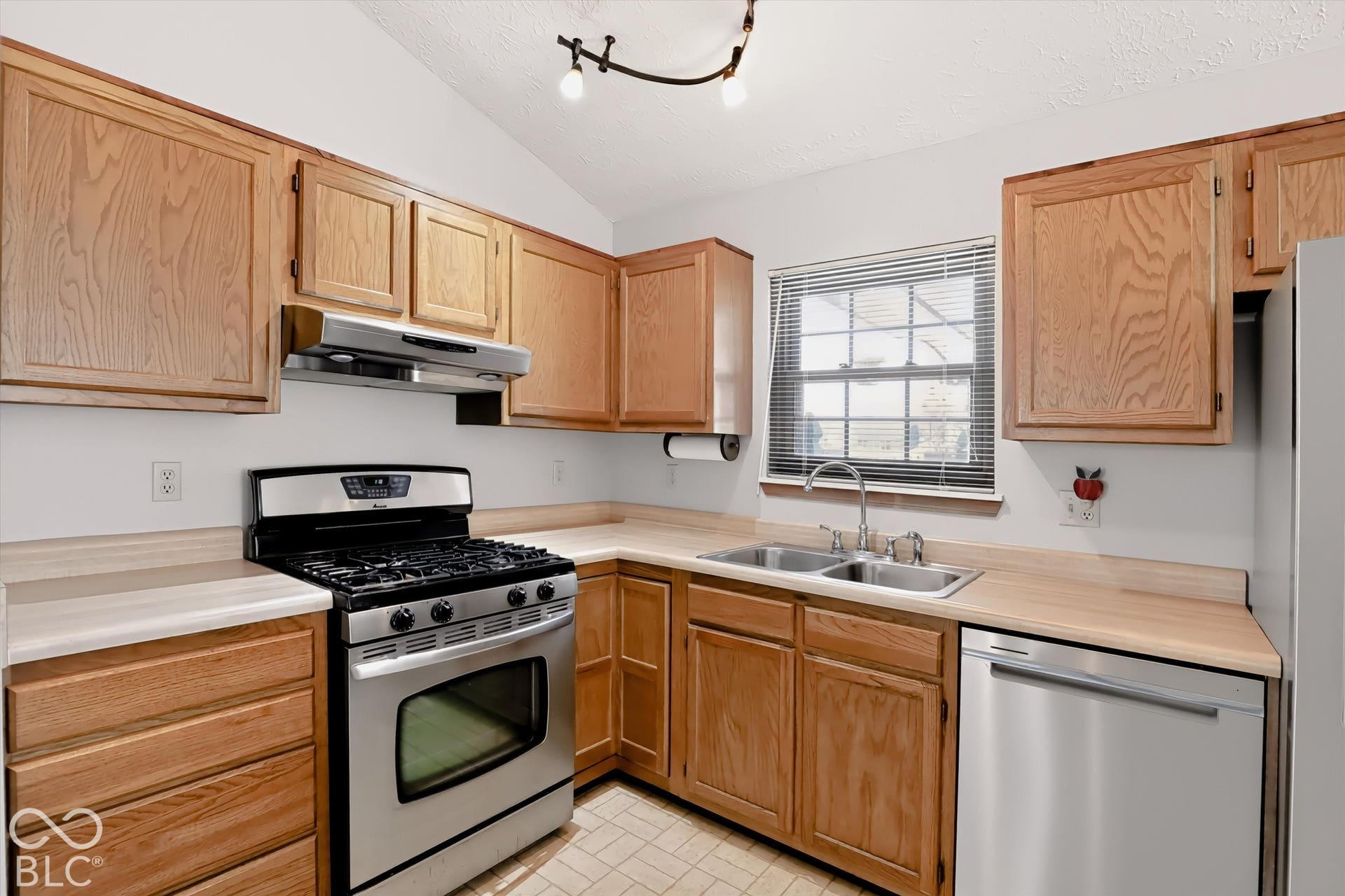 187 Early Bird, Greenwood, IN 46143 Kitchen
