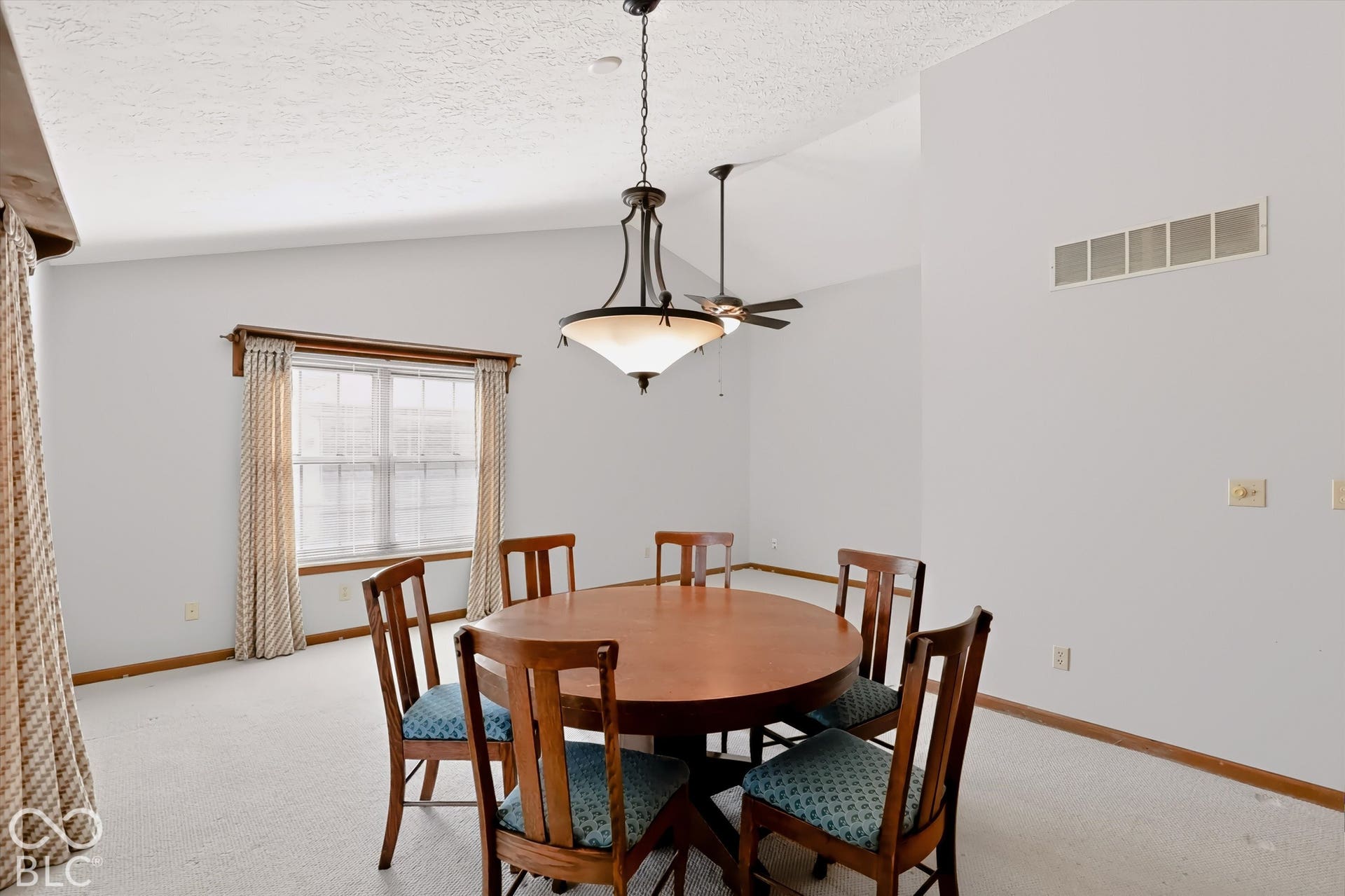 187 Early Bird, Greenwood, IN 46143 Dining Area