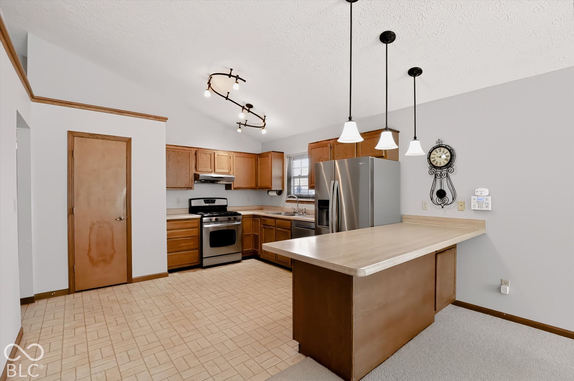 187 Early Bird, Greenwood, IN 46143 Kitchen