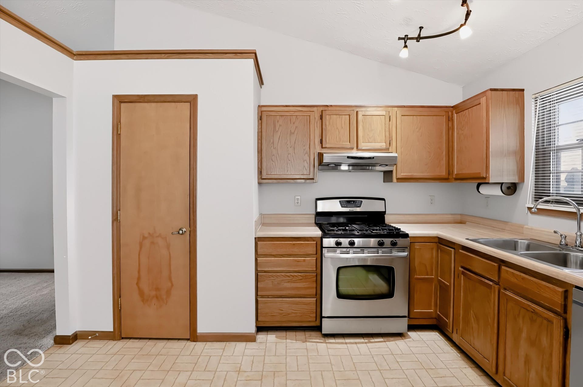 187 Early Bird, Greenwood, IN 46143 Kitchen