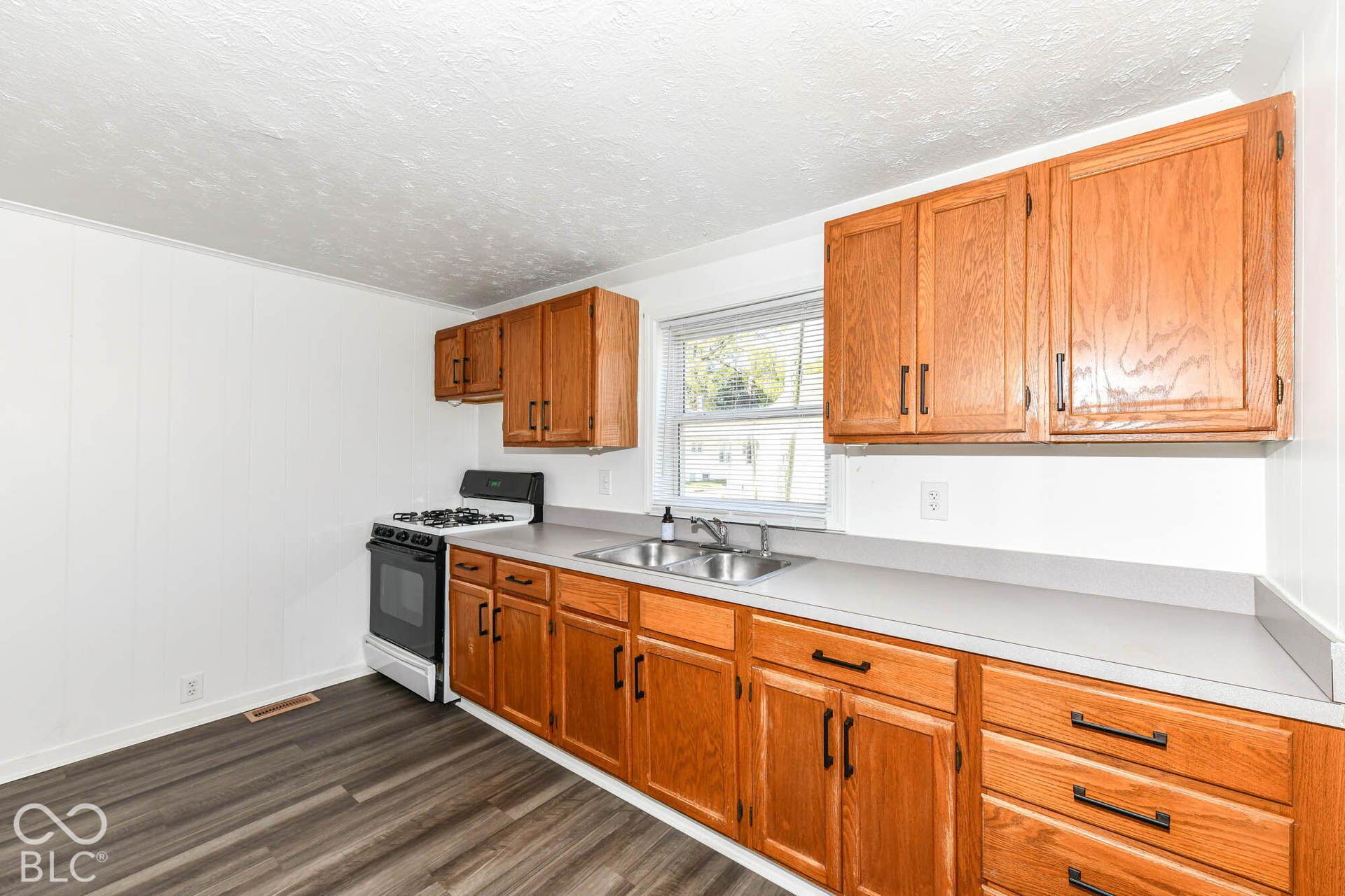 24 Elliott Street, Shelbyville, IN 46176