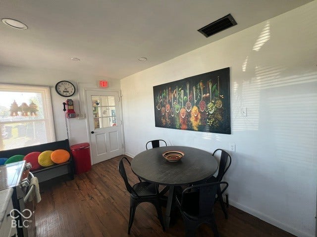 eat in kitchen