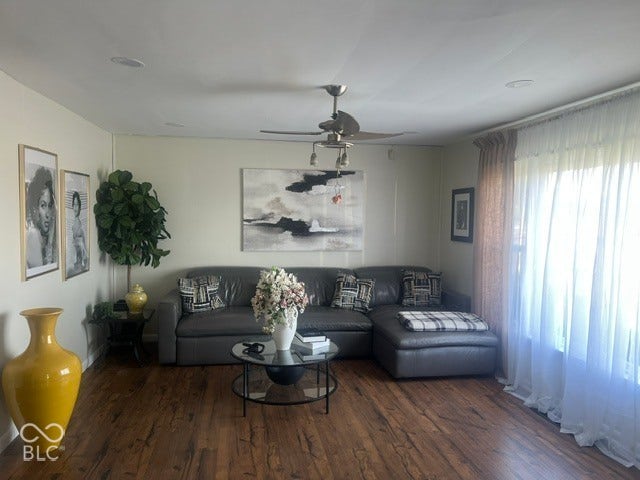 Recessed ceiling lighting, laminate flooring, and a ceiling fan