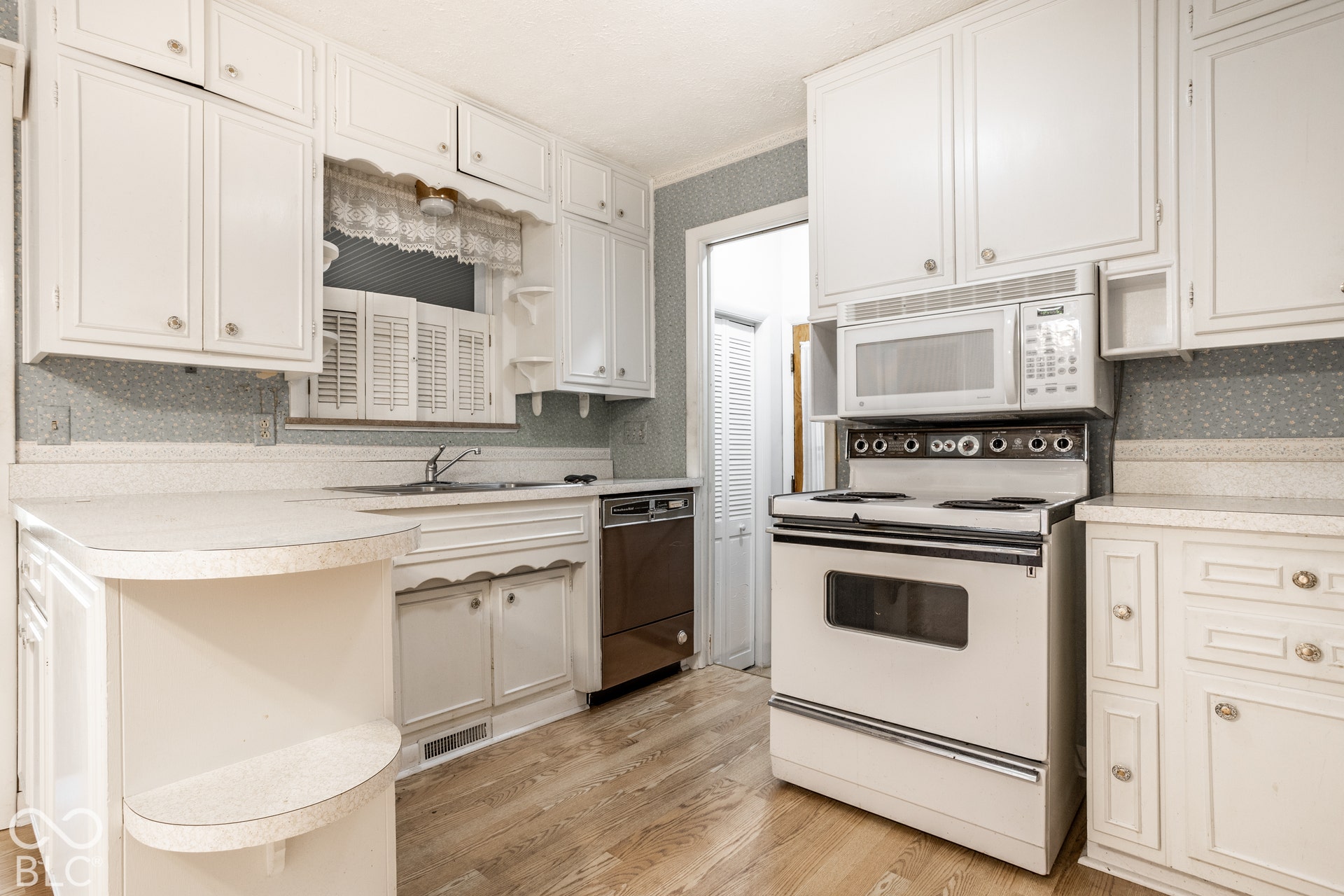 2106 Woodcrest Road, Indianapolis, IN 46227