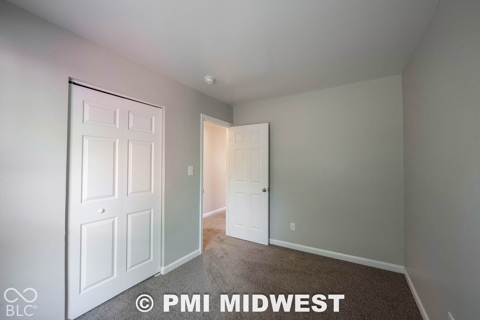 1122 Congress Avenue, Indianapolis, IN 46208 Neutral wall finishes, textured carpeting, and white trim
