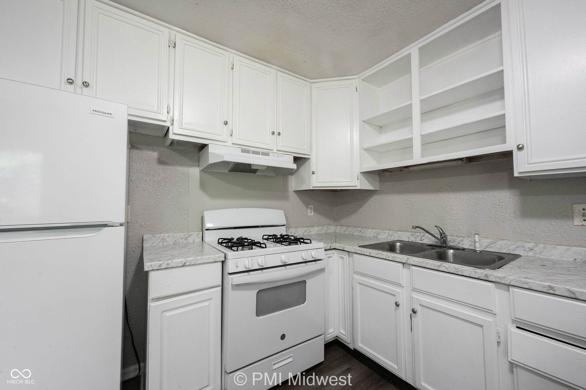 9313 Rochelle Drive, Indianapolis, IN 46235 9313 Rochelle Drive, Indianapolis, IN 46235