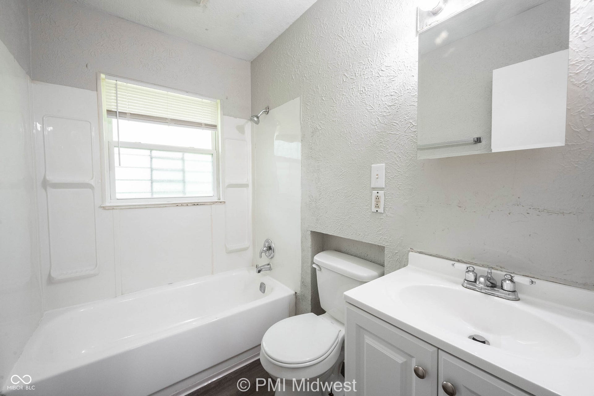 9313 Rochelle Drive, Indianapolis, IN 46235 9313 Rochelle Drive, Indianapolis, IN 46235