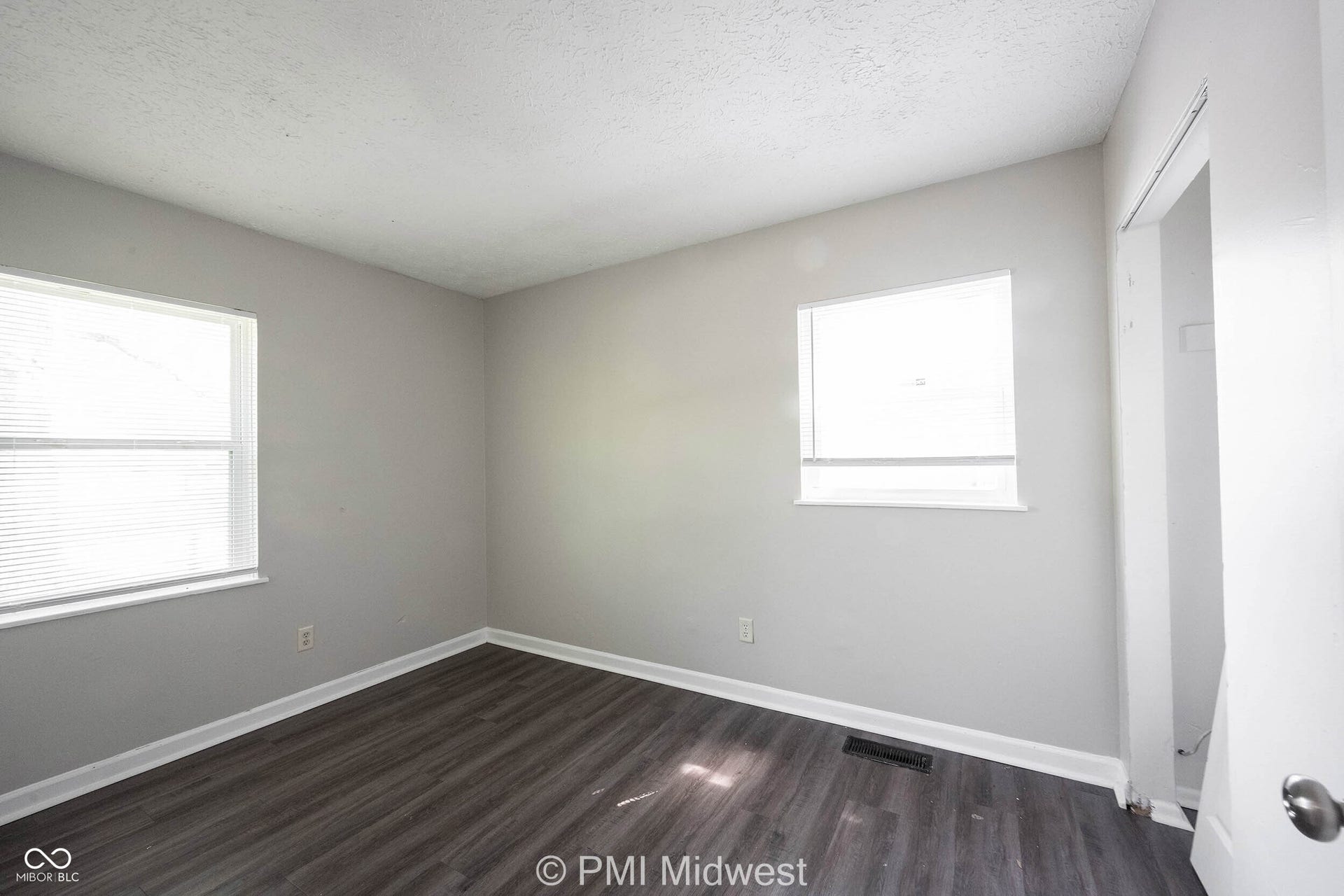 9313 Rochelle Drive, Indianapolis, IN 46235 9313 Rochelle Drive, Indianapolis, IN 46235