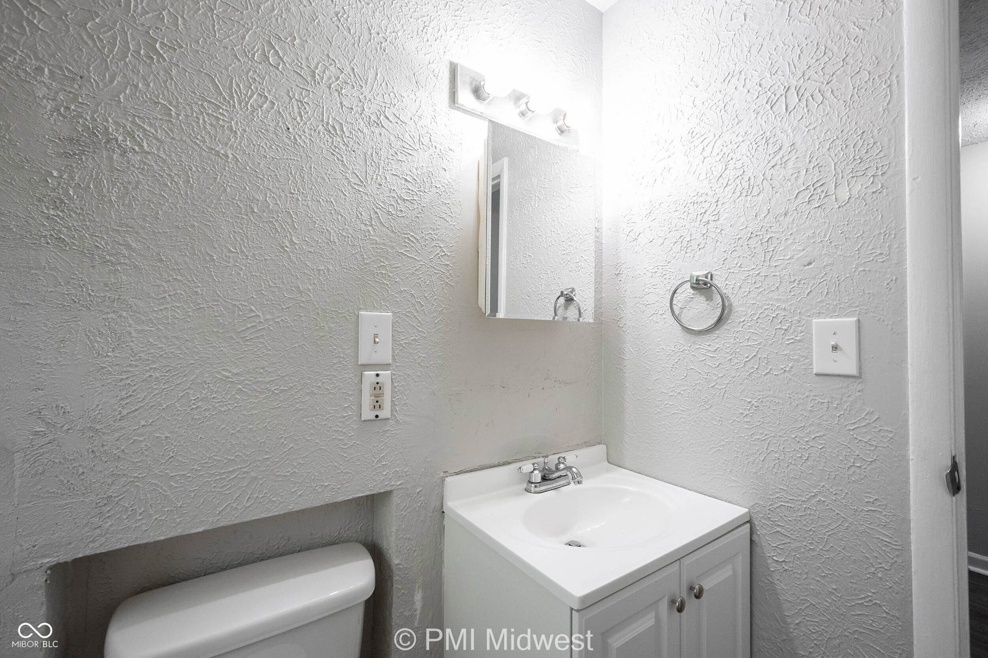 9313 Rochelle Drive, Indianapolis, IN 46235 9313 Rochelle Drive, Indianapolis, IN 46235