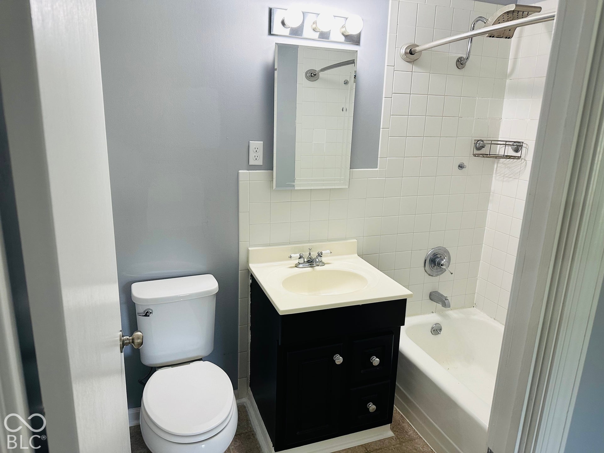 6932 Tousley Drive, Indianapolis, IN 46256 6932 Tousley Drive, Indianapolis, IN 46256