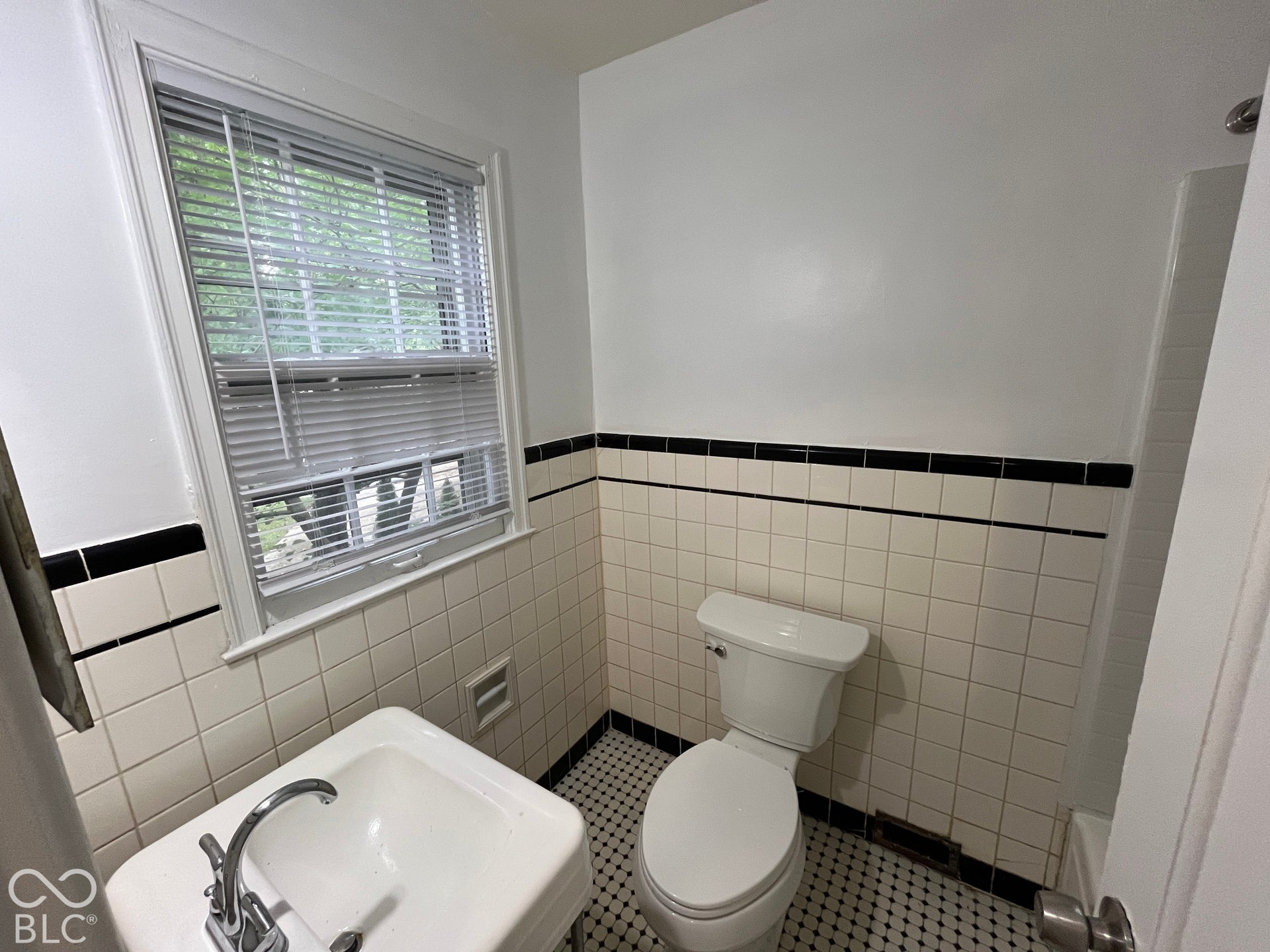 160 W 47th Street, Indianapolis, IN 46208