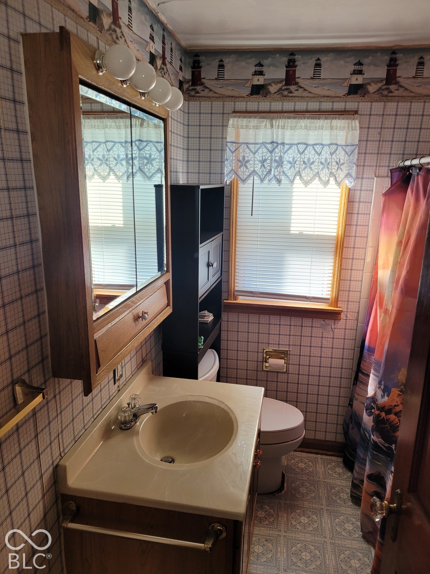 bathroom - - in between the two bedrooms