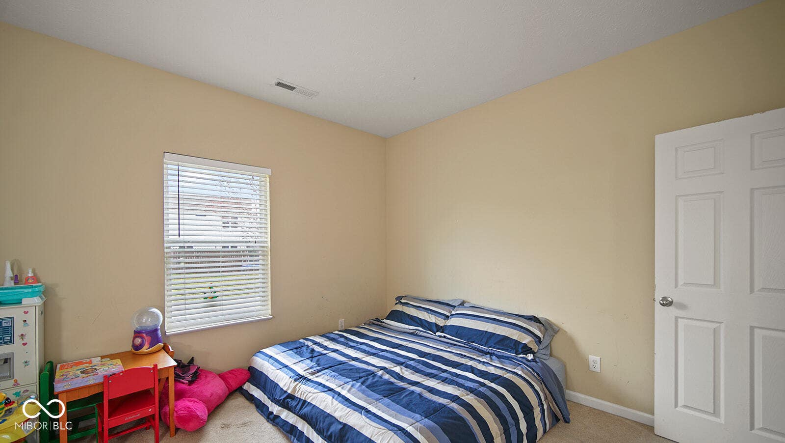 bedroom featuring baseboards, carpet floors, and visible vents