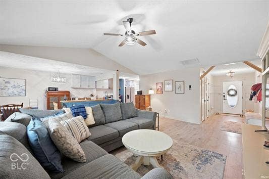 Vaulted living room ceiling with a ceiling fan